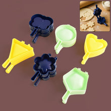 1 Pc Assorted Shape Plastic Snack Mould (Mix Design / 1 Pc)